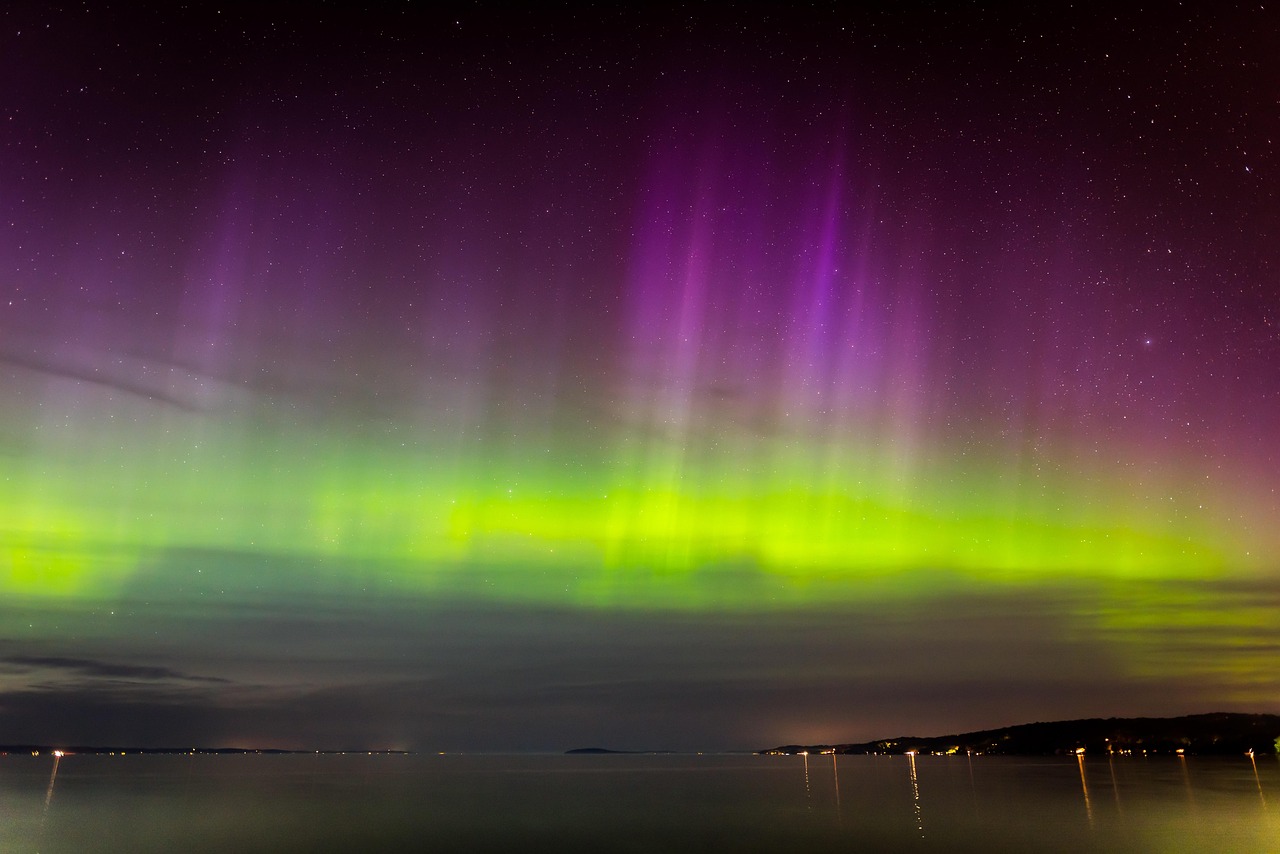 aurora borealis green and purple sky